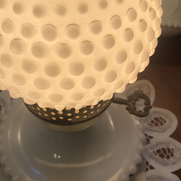 Vintage Fenton White Milk Glass Lamp Beautiful! - Picture 4 of 14